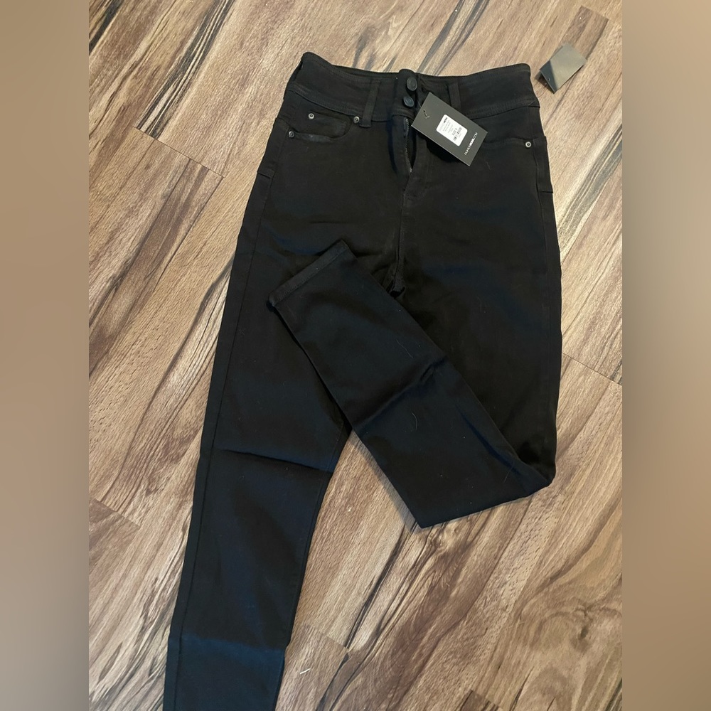 Butt lifting black skinny jeans